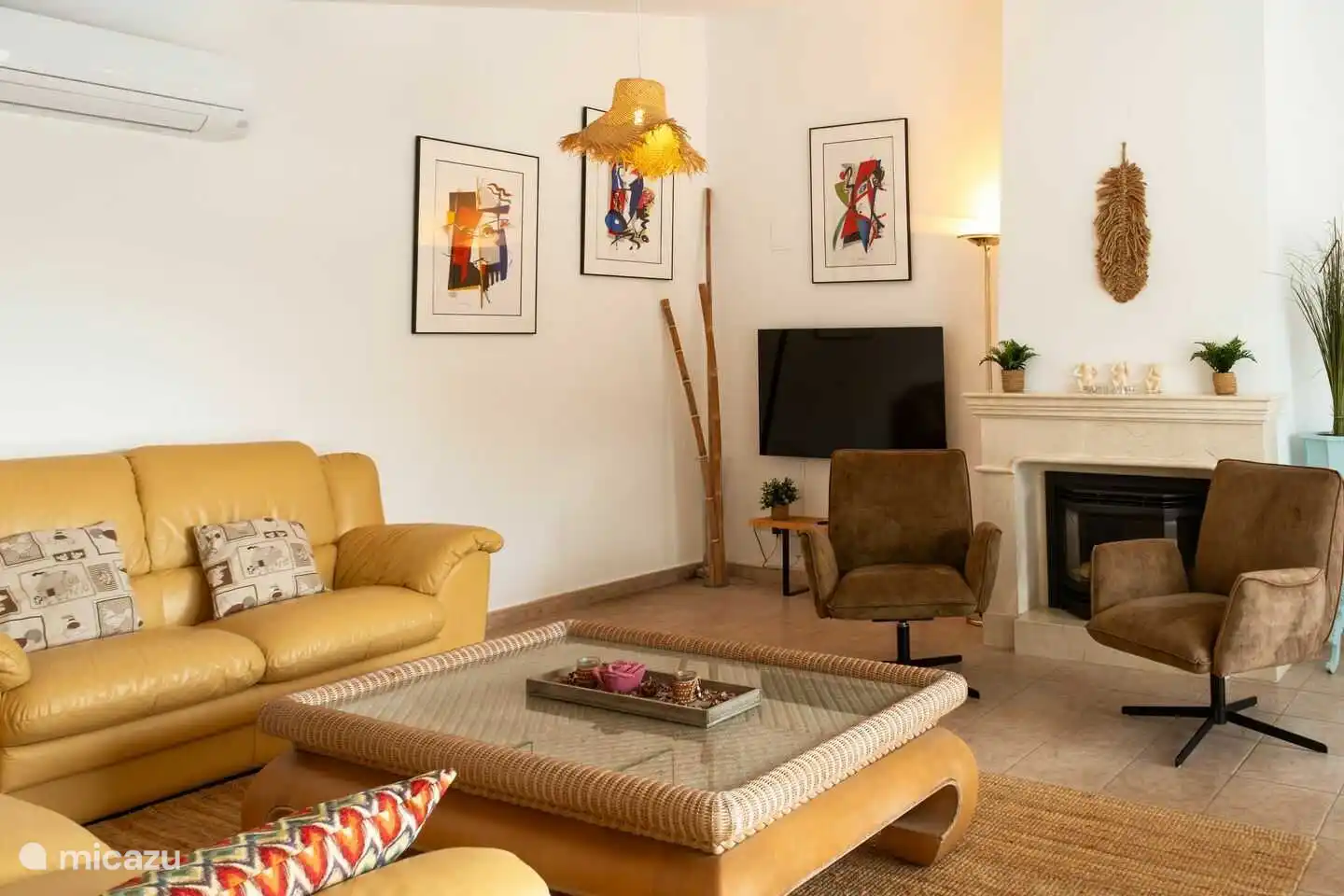 Vakantievilla Naranja in Moraira heeft een ruime woonkamer