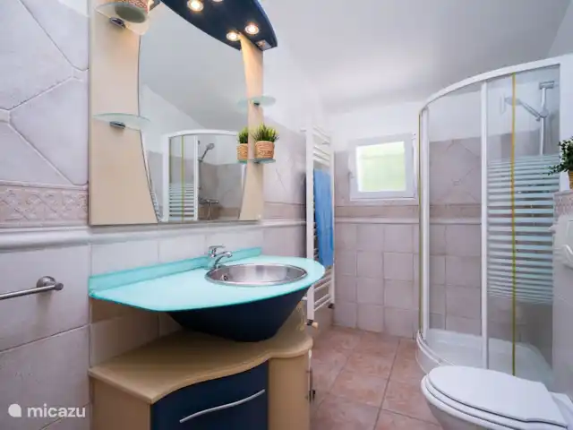 Villa Naranja | moraira | 6 personas en España, Costa Blanca, Moraira - villa El baño del segundo dormitorio está en el pasillo y tiene ducha, inodoro y lavabo