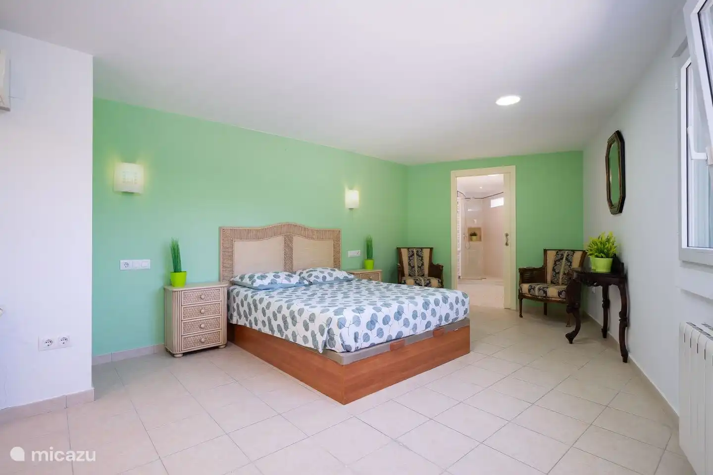 Third bedroom of Villa Naranja with individual air conditioning and an en-suite bathroom