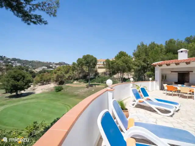 Villa Naranja | moraira | 6 personas en España, Costa Blanca, Moraira - villa Villa Naranja tiene una amplia terraza alrededor de la piscina