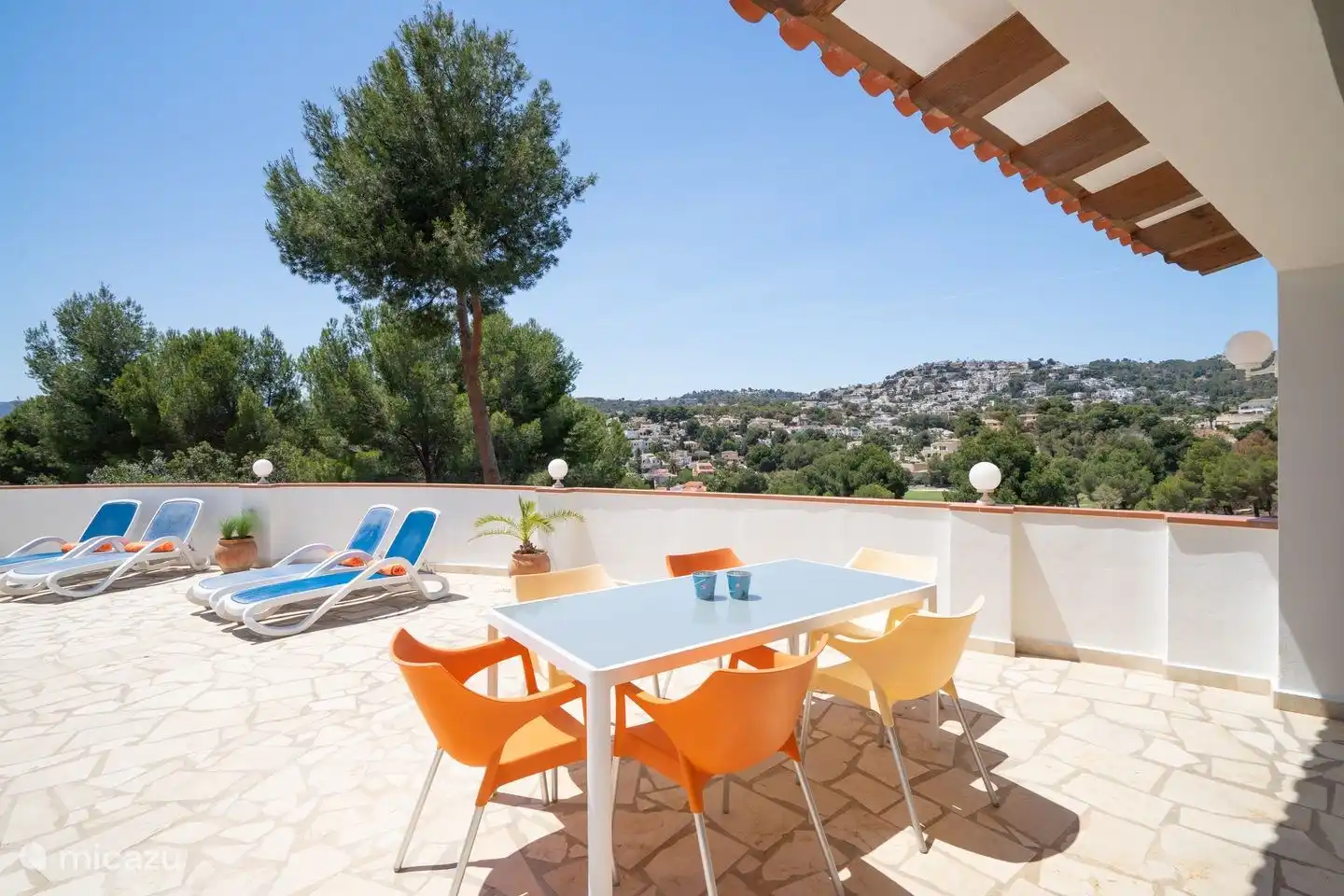 There is also a dining table at the BBQ 