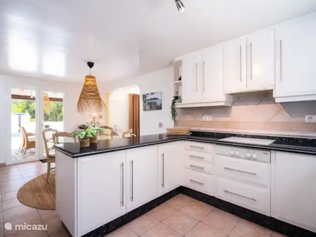 Villa Naranja | moraira | 6 personas en España, Costa Blanca, Moraira - villa La cocina abierta de Villa Naranja está totalmente equipada