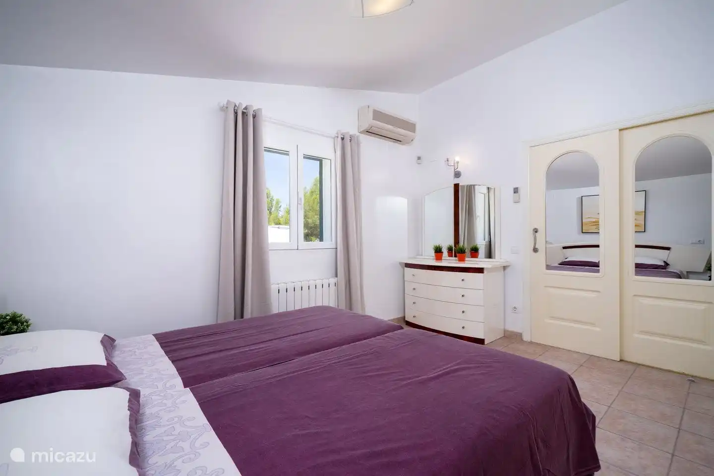 The master bedroom has an individual air conditioning unit and an en-suite bathroom