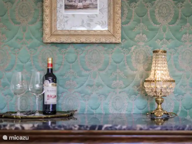 Villa Verte La chambre Hert | France, Haute-Vienne, Saint-Mathieu - chambres d'hôtes du vin dans votre chambre