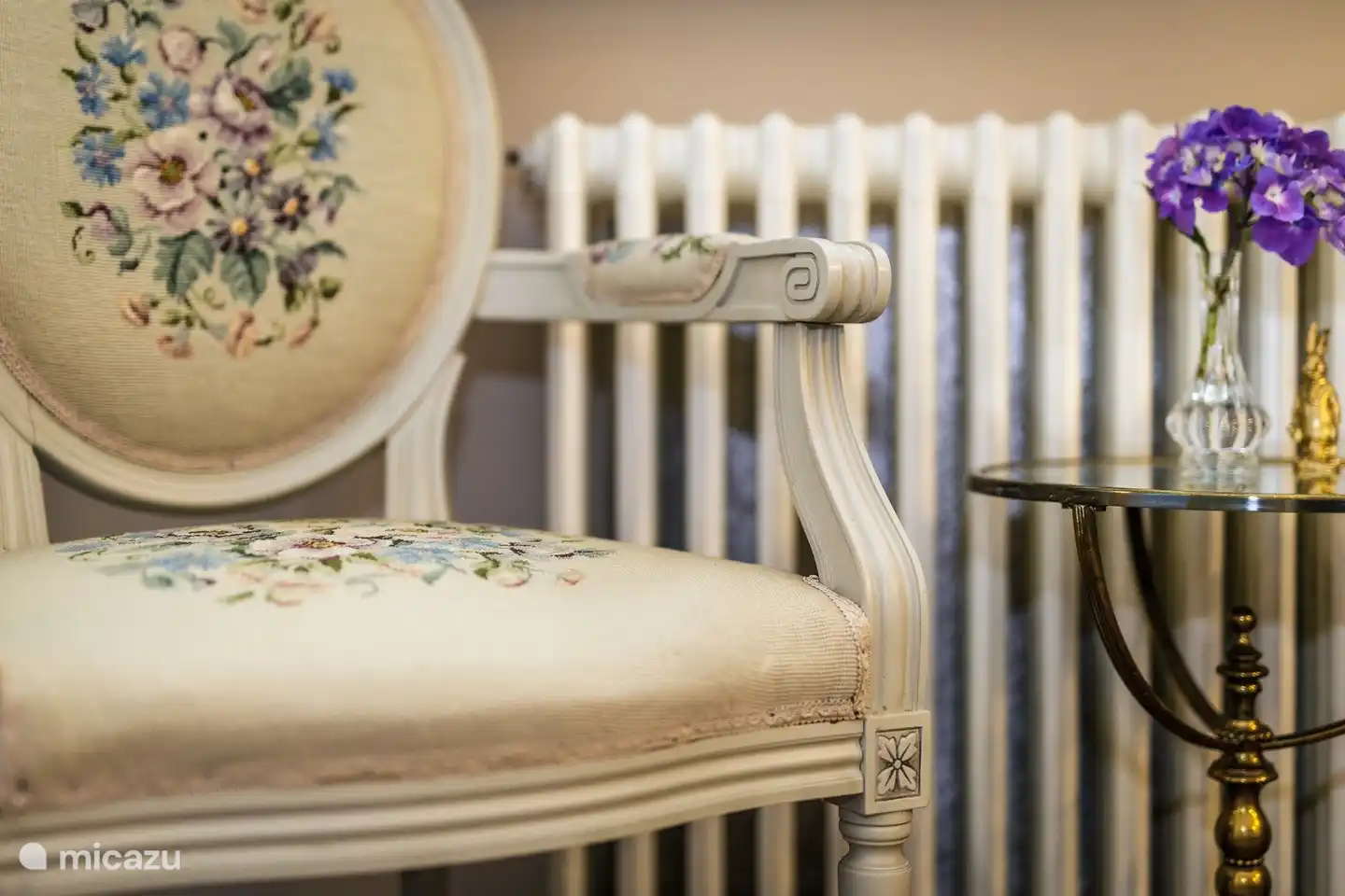 coin salon dans la chambre Haas