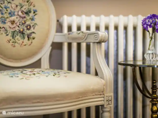 Villa Verte La chambre Haas | France, Haute-Vienne, Saint-Mathieu - chambres d'hôtes coin salon dans la chambre Haas
