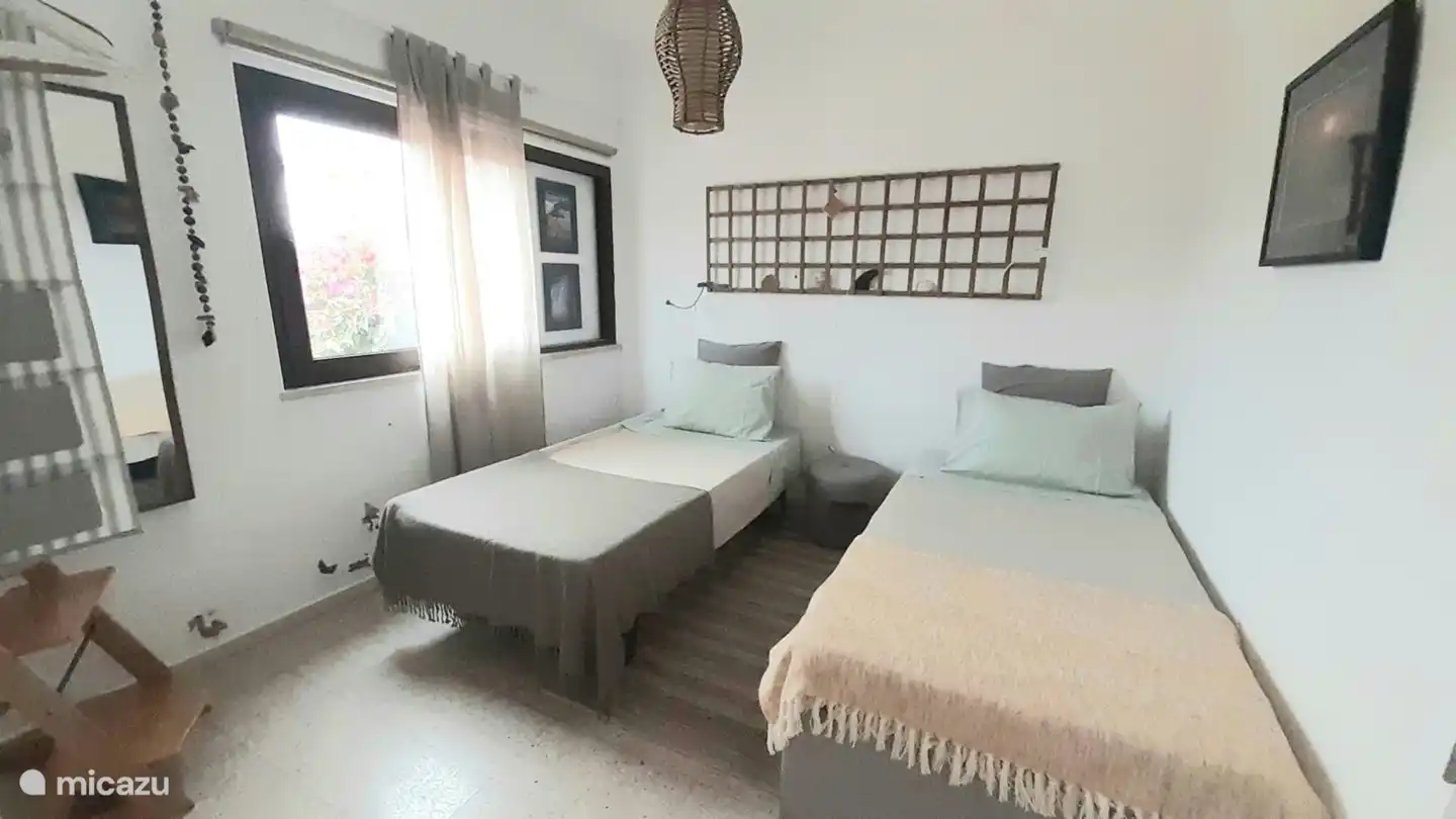 Habitación 2: con 2 camas individuales