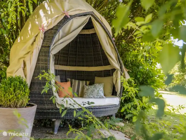 Villa Verte La chambre Vos en Francia, Alta Viena, Saint-Mathieu - alojamiento y desayuno disfruta de nuestra zona de relax en el jardín