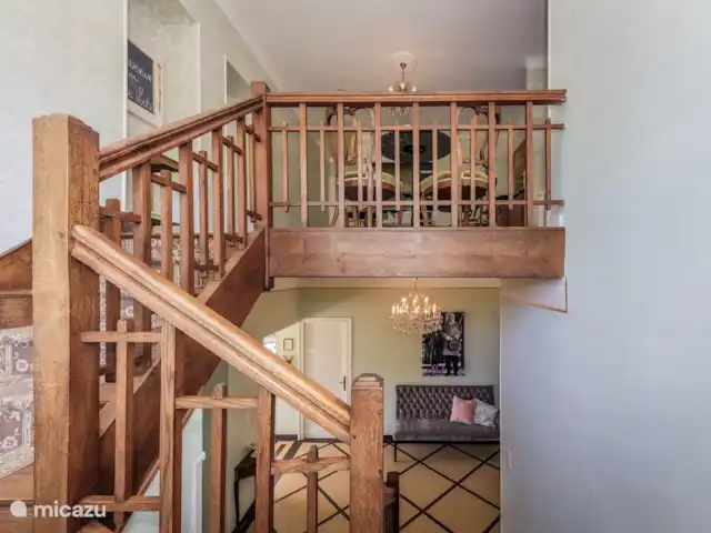 Villa Verte La chambre Vos en Francia, Alta Viena, Saint-Mathieu - alojamiento y desayuno escaleras art deco hasta el último piso