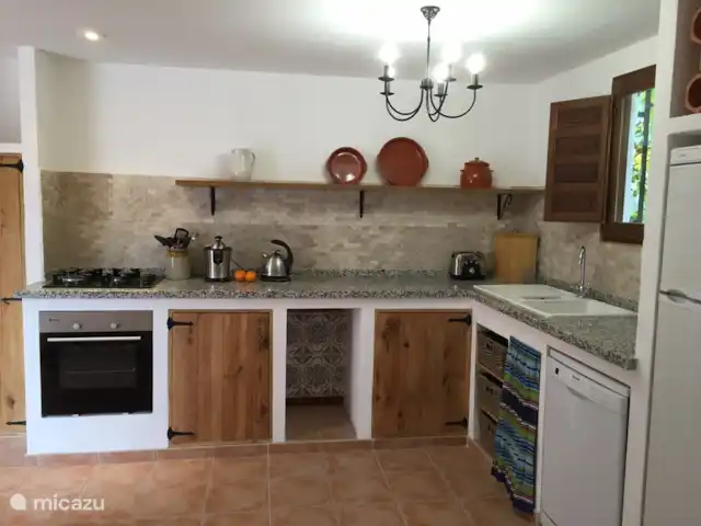 Villa Puente Romana en España, Andalucía, Montefrio  - villa cocina abierta