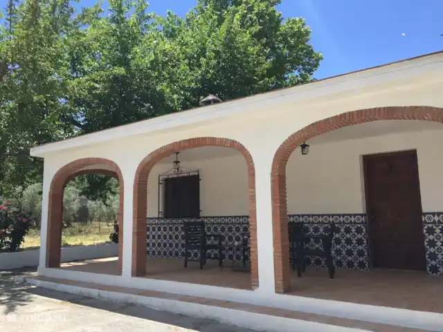 Villa Puente Romana en España, Andalucía, Montefrio  - villa terraza delantera