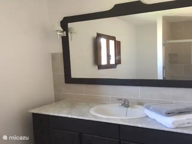 Villa Puente Romana en España, Andalucía, Montefrio  - villa baño 2