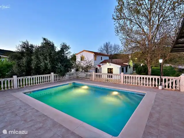 Villa Puente Romana en España, Andalucía, Montefrio  - villa iluminación ambiental para nadar de noche