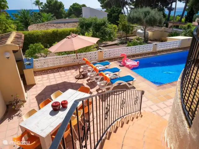 Villa Patricia | Moraire | 8 personnes | Espagne, Costa Blanca, Moraira - villa Au bord de la piscine privée se trouve une grande table à manger
