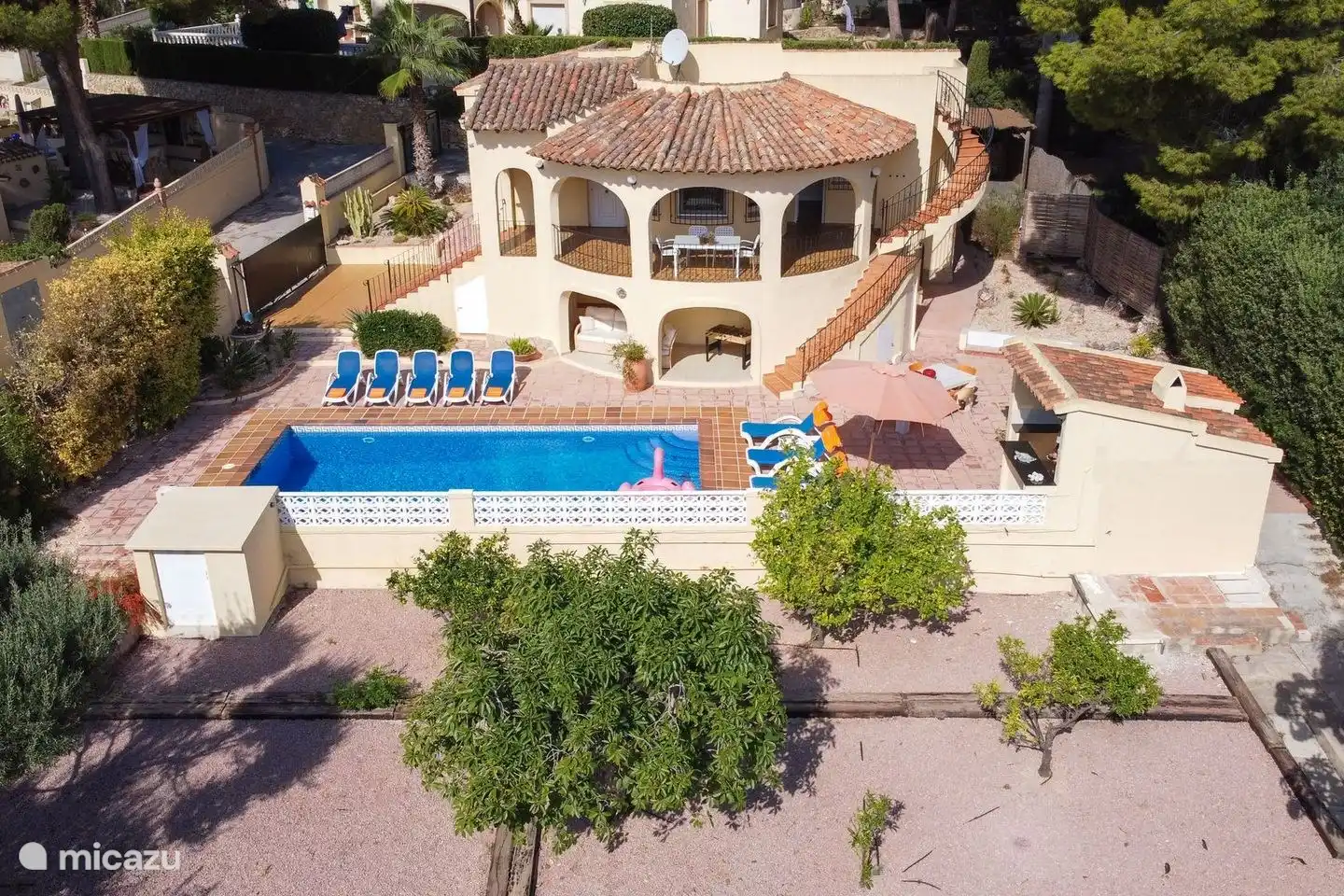 Villa Patricia in Moraira verfügt über einen großen Garten mit privatem Pool