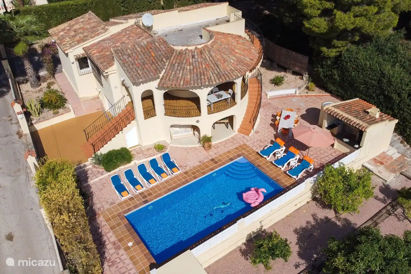 Villa Patricia in Moraira verfügt über einen großen Garten mit eigenem Pool und viel Privatsphäre