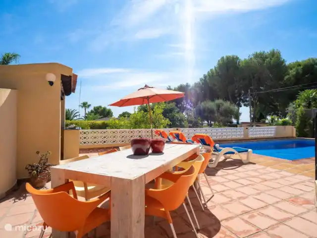 Villa Patricia | Moraire | 8 personnes | Espagne, Costa Blanca, Moraira - villa Il y a une grande table à manger dans le jardin de la Villa Patricia
