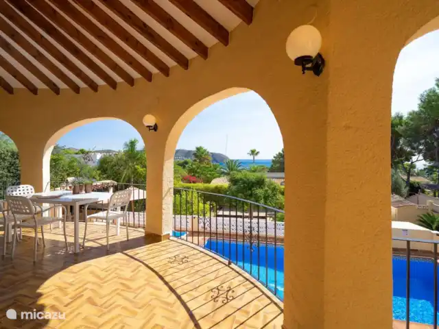 Villa Patricia | Moraire | 8 personnes | Espagne, Costa Blanca, Moraira - villa La terrasse couverte de la Villa Patricia est spacieuse et a une belle vue sur la mer