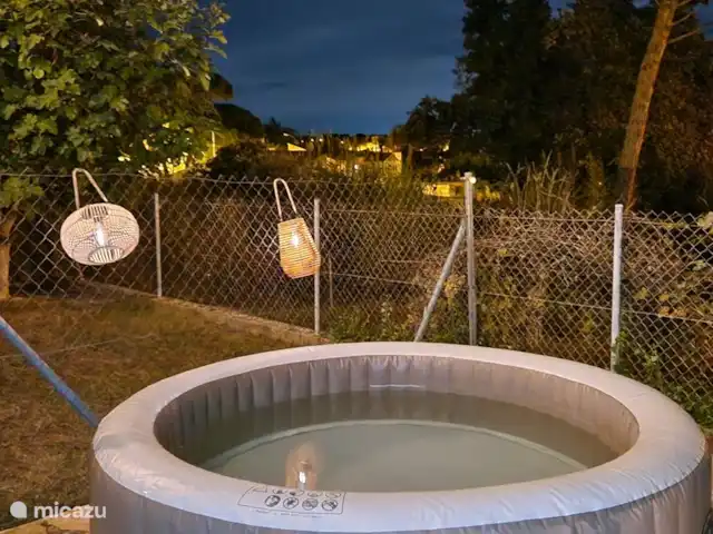 Casa Els Pins met verwarmd zwembad huren in Spanje, Costa Brava, Blanes - villa jazuzzi  (bubbelbad) in Beneden tuin water is 40 graden