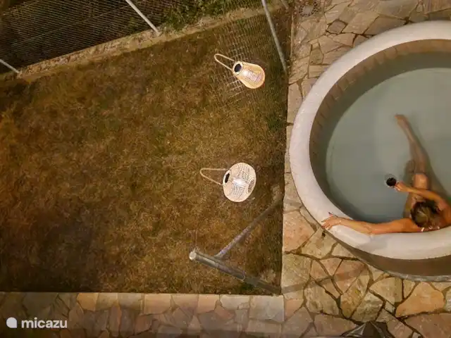 Casa Els Pins met verwarmd zwembad huren in Spanje, Costa Brava, Blanes - villa Jacuzzi  (bubbelbad) , water is 40 graden in beneden tuin
