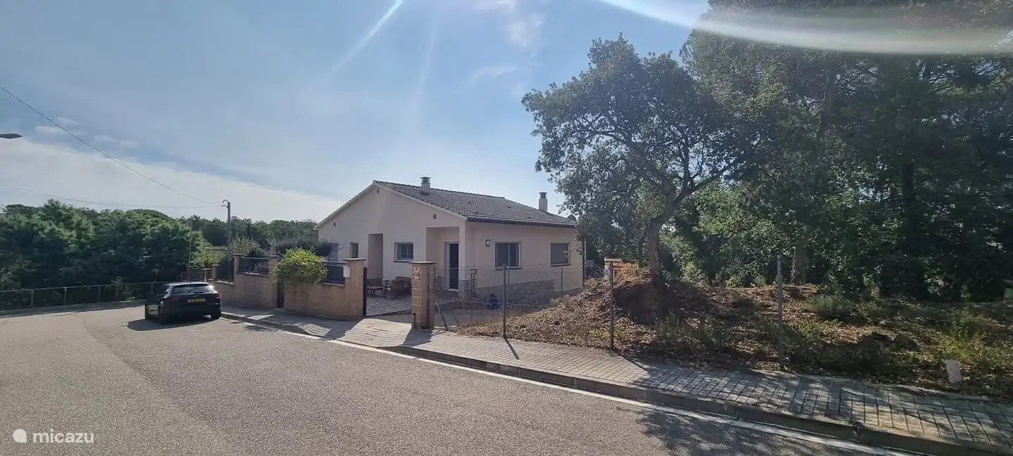 Huis van de straatzijde (doodlopende zeer rustige straat)