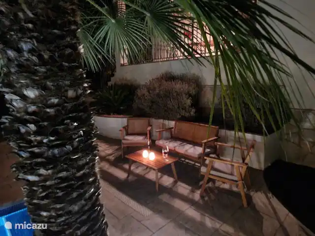Casa Els Pins met verwarmd zwembad huren in Spanje, Costa Brava, Blanes - villa Zitje bij zwembad 's avonds