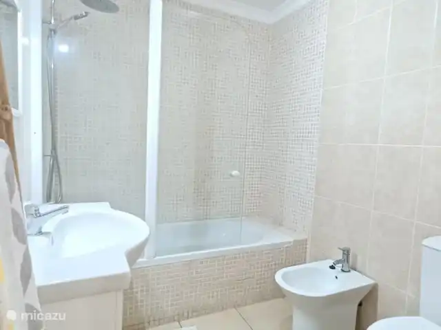 appartement huren in Portugal, Algarve, Tavira – Casa centro Tavira badkamer