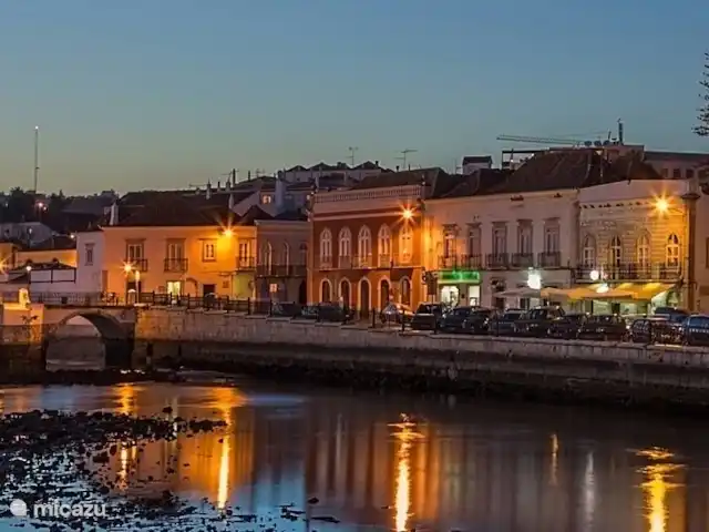 appartement huren in Portugal, Algarve, Tavira – Casa centro Tavira Tavira bij nacht
