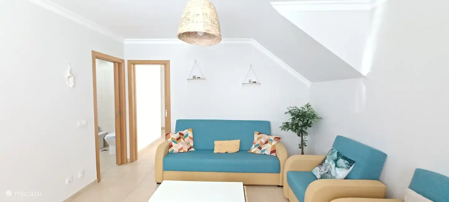 Wohnzimmer mit Schlafsofa