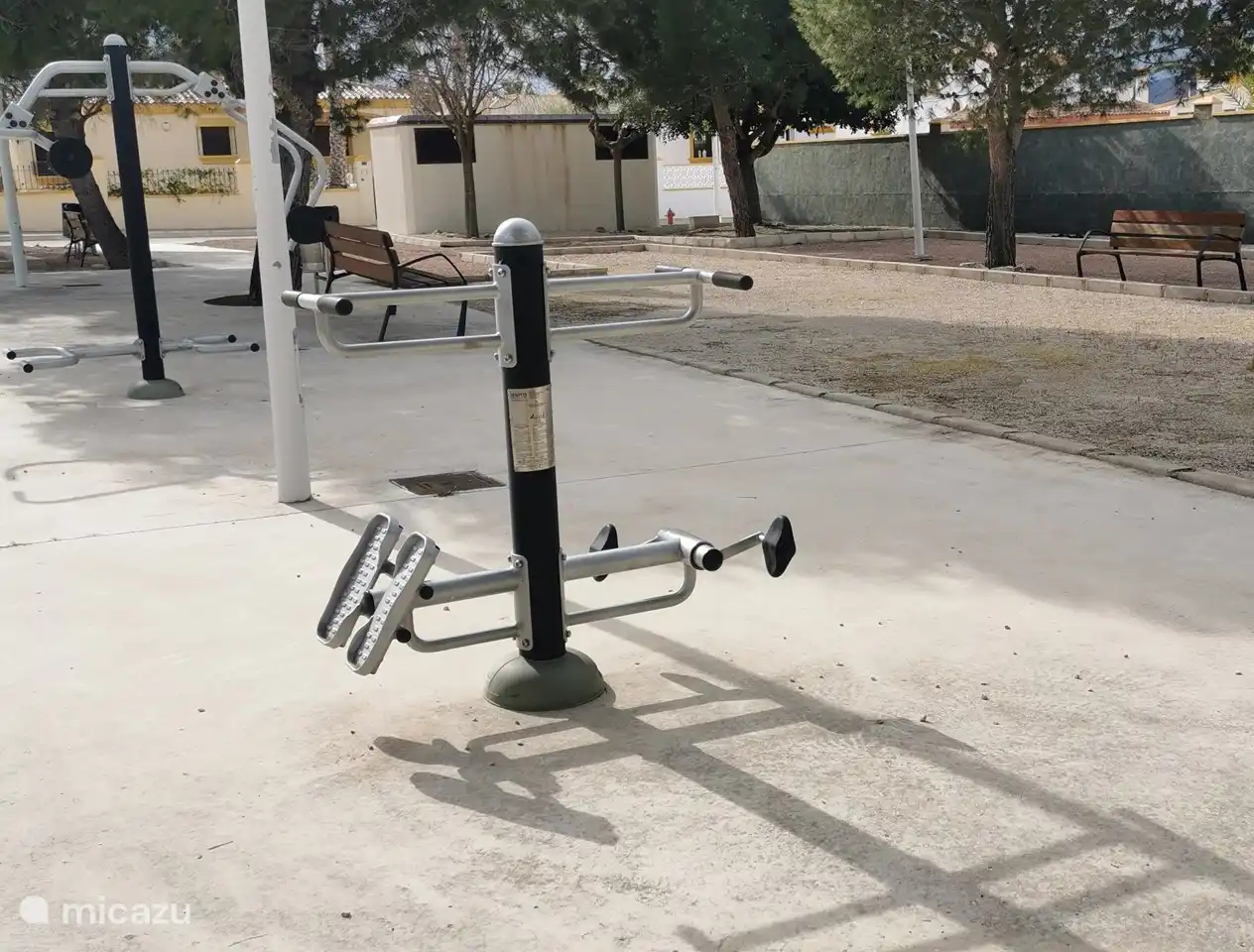 2 minutes walking distance .... free outdoor fitness