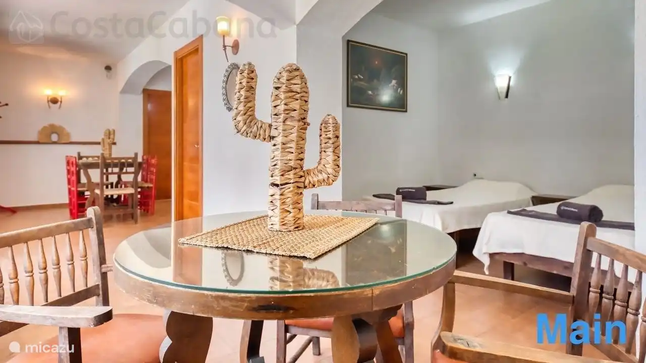 La Villa Pilar est parfaitement située à seulement 5 minutes du centre de Lloret de Mar et de la plage !