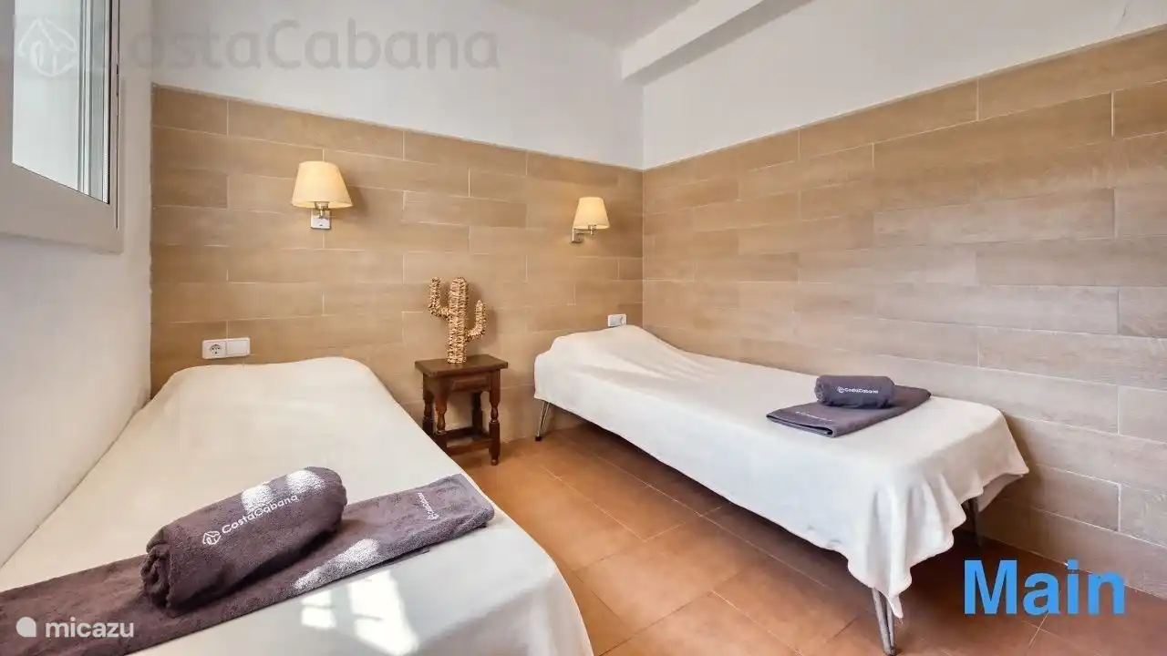 La Villa Pilar est parfaitement située à seulement 5 minutes du centre de Lloret de Mar et de la plage !