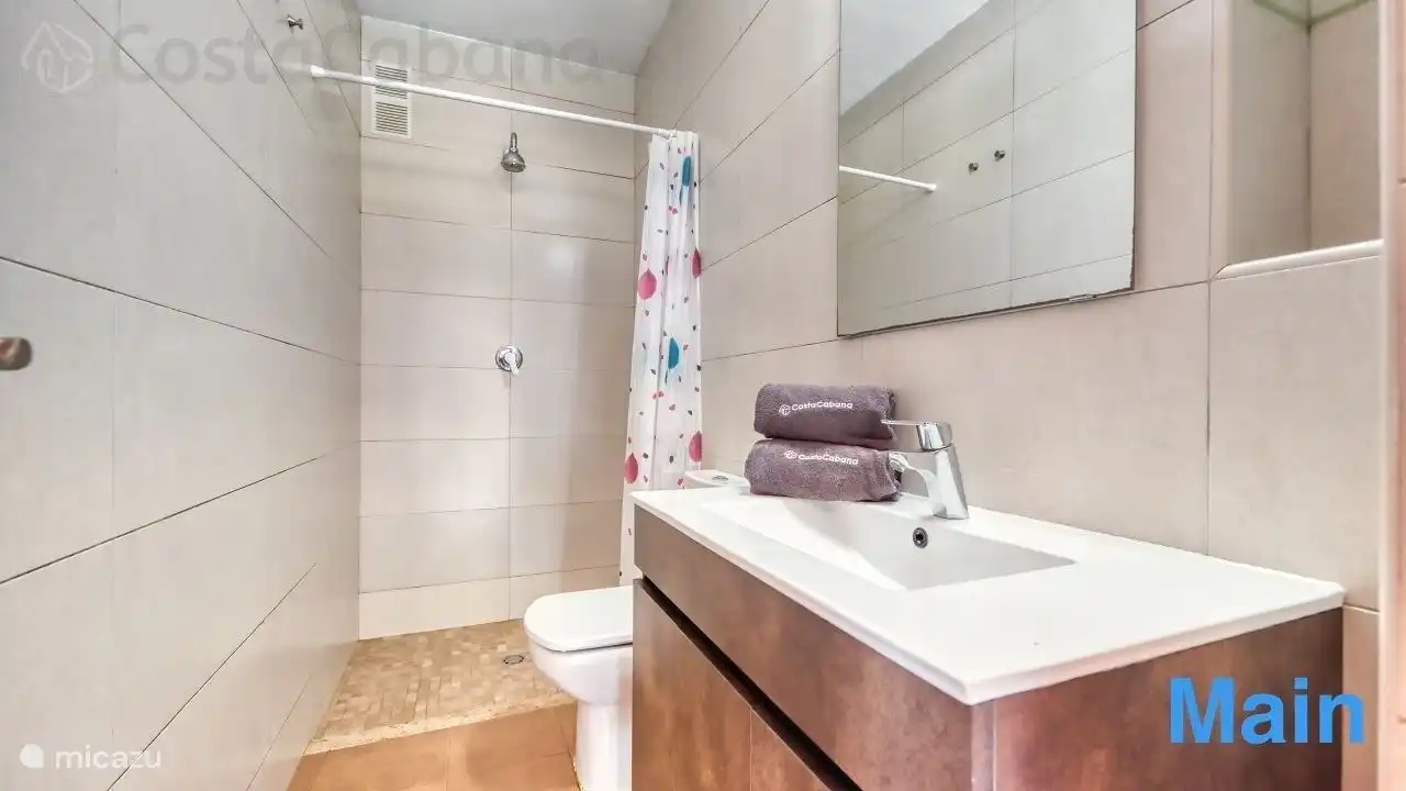 La Villa Pilar est parfaitement située à seulement 5 minutes du centre de Lloret de Mar et de la plage !