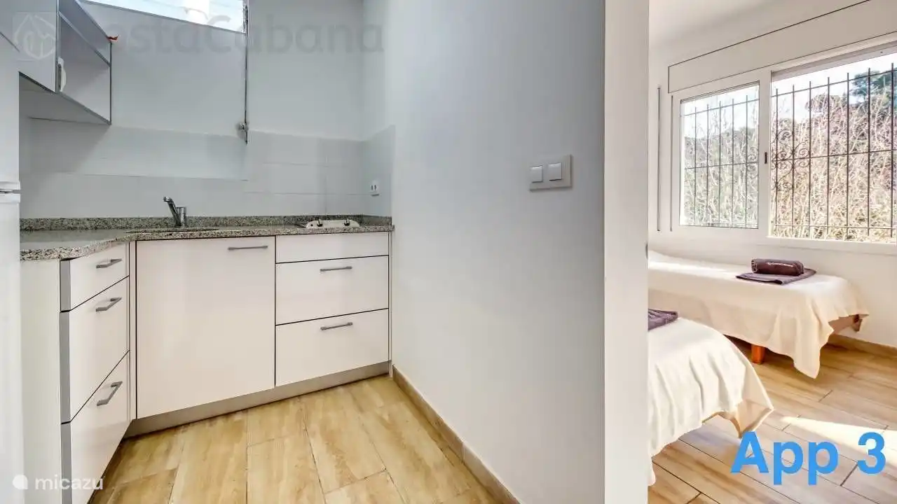 La Villa Pilar est parfaitement située à seulement 5 minutes du centre de Lloret de Mar et de la plage !