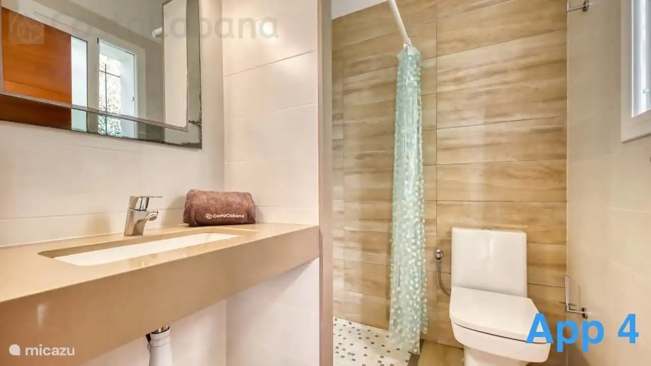 La Villa Pilar est parfaitement située à seulement 5 minutes du centre de Lloret de Mar et de la plage !