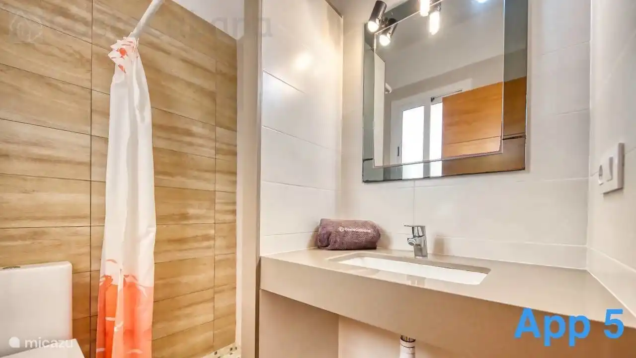 La Villa Pilar est parfaitement située à seulement 5 minutes du centre de Lloret de Mar et de la plage !