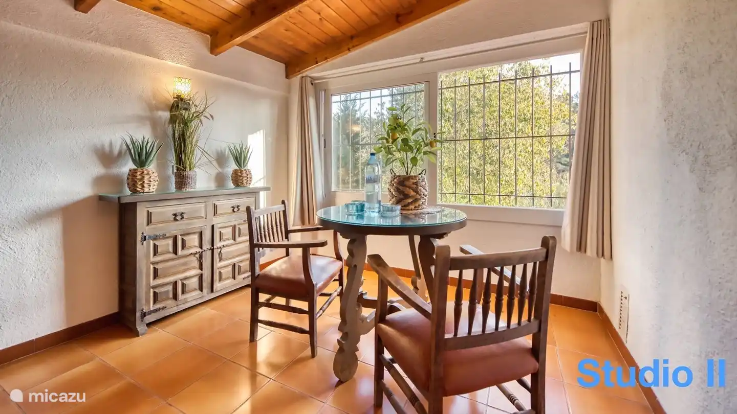 La Villa Pilar est parfaitement située à seulement 5 minutes du centre de Lloret de Mar et de la plage !