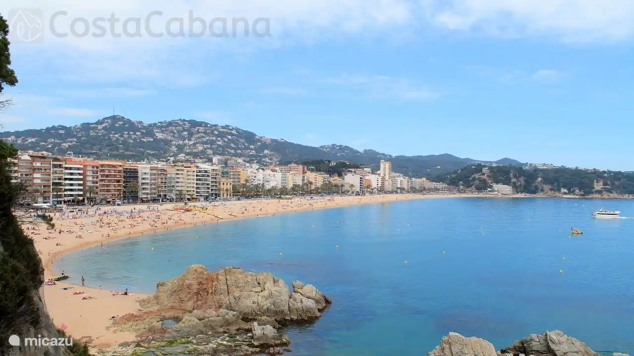 La Villa Pilar est parfaitement située à seulement 5 minutes du centre de Lloret de Mar et de la plage !