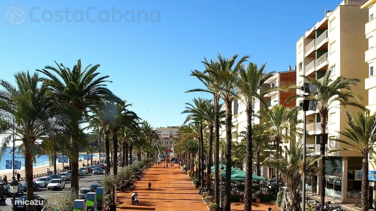 La Villa Pilar est parfaitement située à seulement 5 minutes du centre de Lloret de Mar et de la plage !