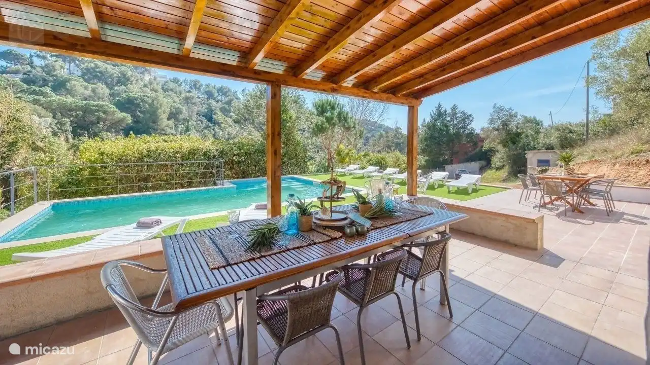 La Villa Pilar est parfaitement située à seulement 5 minutes du centre de Lloret de Mar et de la plage !