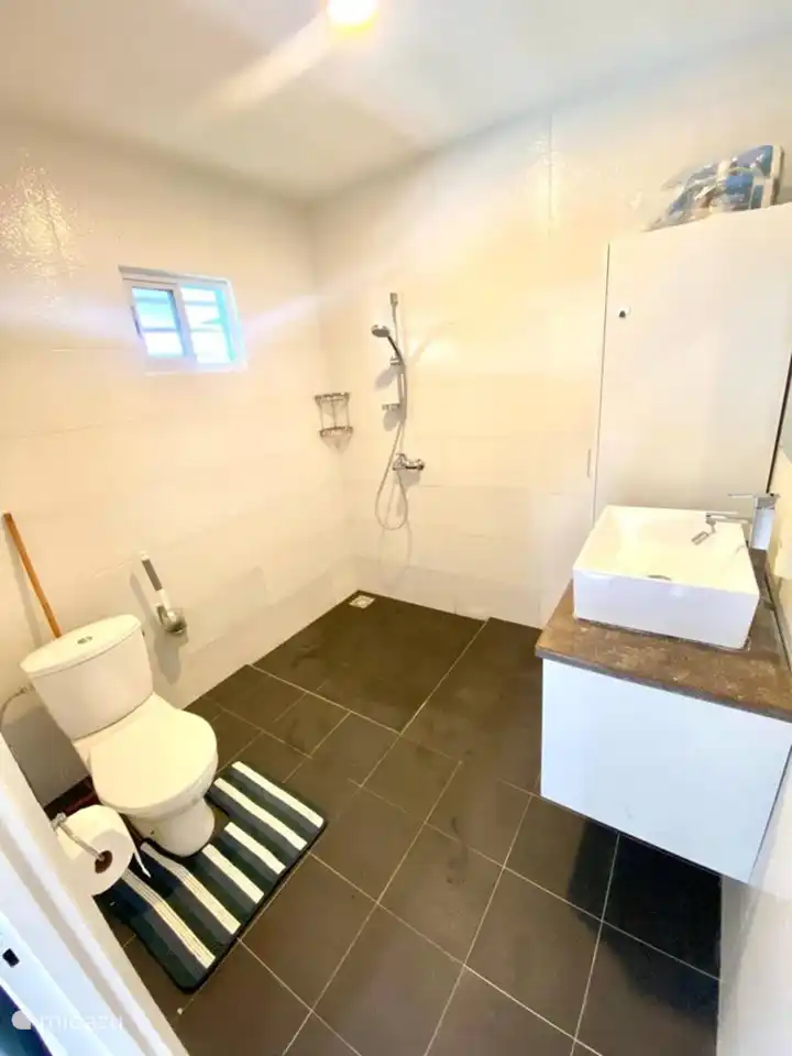 2. Dusch- und Toilettenraum