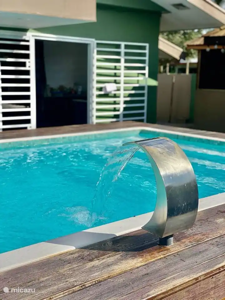 Brunnenbecken mit Beleuchtung