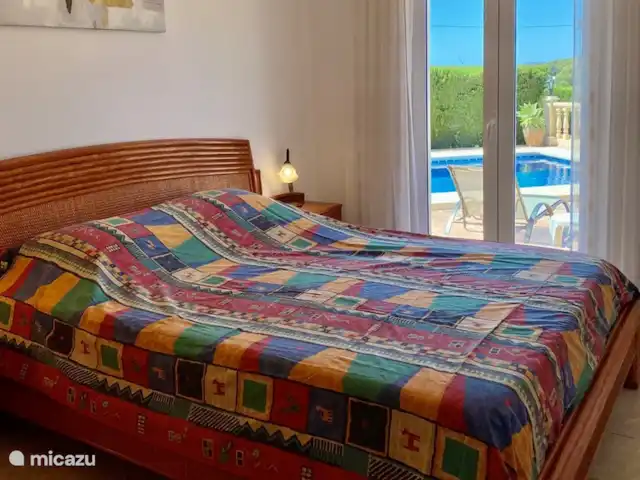 Villa Maya | Moraire | 6 personnes | Espagne, Costa Blanca, Moraira - villa La chambre principale de la Villa Maia a un lit de 160 x 200 centimètres et des portes-fenêtres donnant sur la terrasse