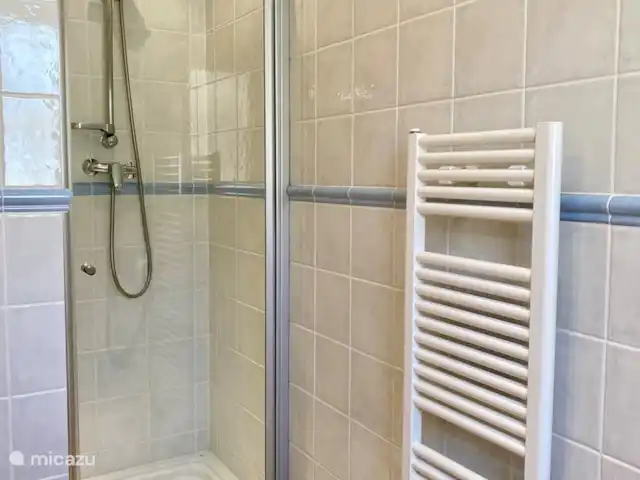 Villa Maya | Moraire | 6 personnes | Espagne, Costa Blanca, Moraira - villa La salle de bain attenante de la deuxième chambre dispose d'une douche, d'un lavabo et de toilettes