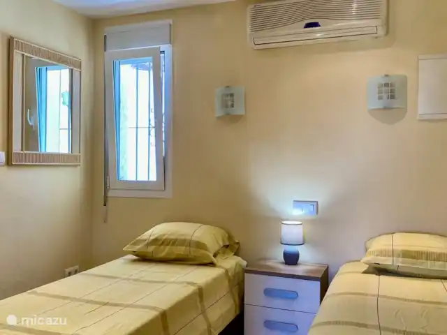 Villa Maya | Moraire | 6 personnes | Espagne, Costa Blanca, Moraira - villa La troisième chambre de la Villa Maia dispose de 2 lits simples de 90 x 200 centimètres, de la climatisation individuelle et d'une salle de bain attenante