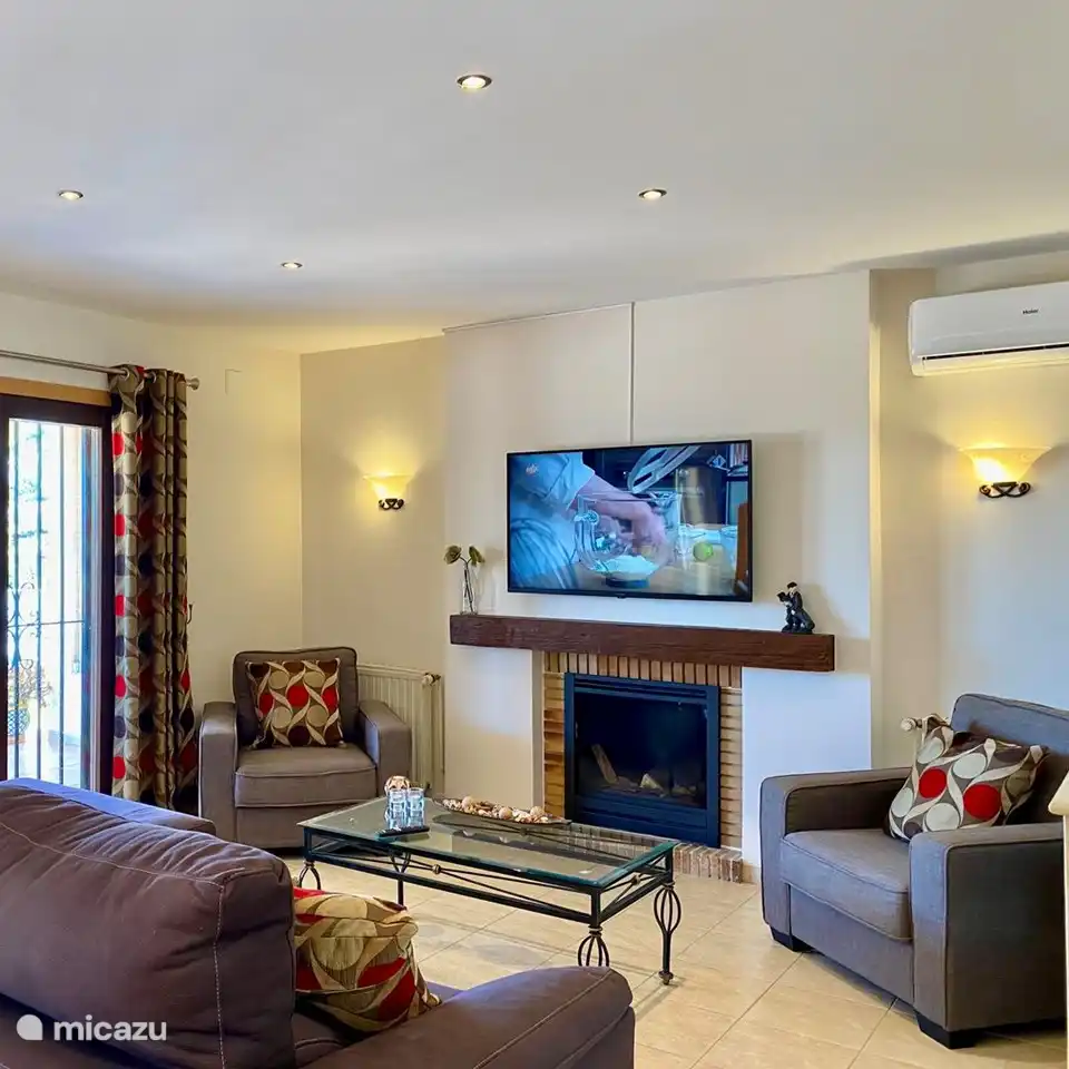 Das gemütliche Wohnzimmer der Villa Maia in Moraira