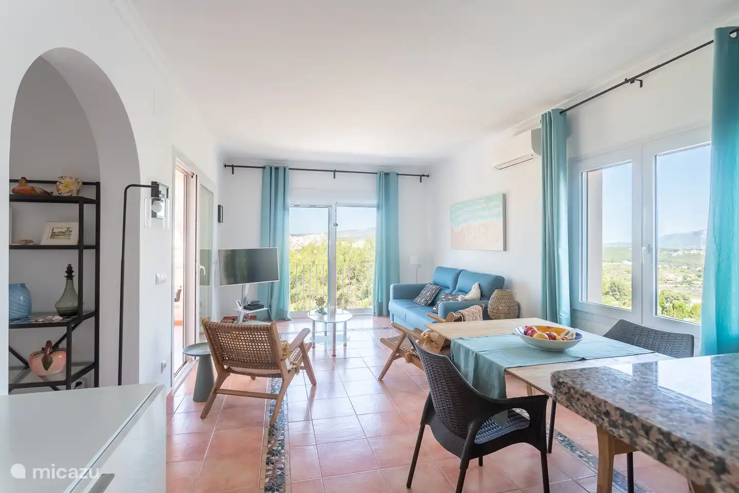 Zicht op woonruimte, veel licht