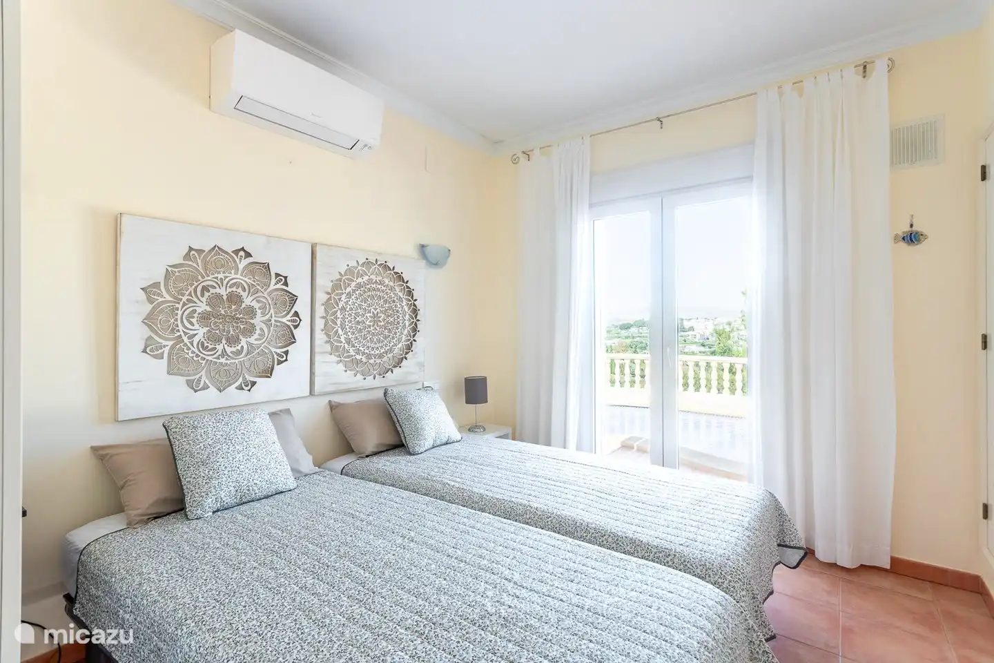 Derde slaapkamer uitgevend op terras