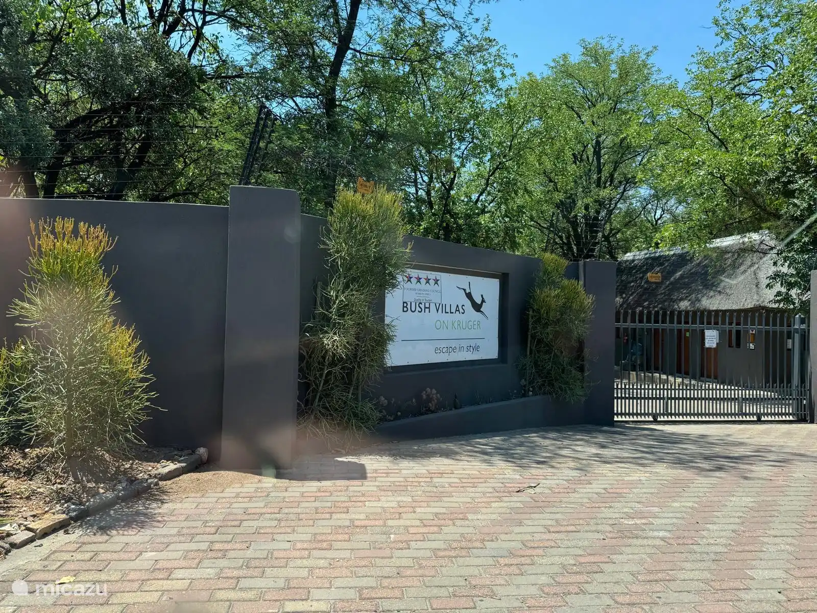 Entrada a la Logia 'Bushvillas on Kruger'