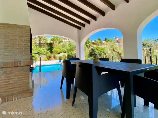 Villa Olivera | Benisa | 6 personas en España, Costa Blanca, Benissa - villa La terraza cubierta de Villa Olivera dispone de barbacoa fija